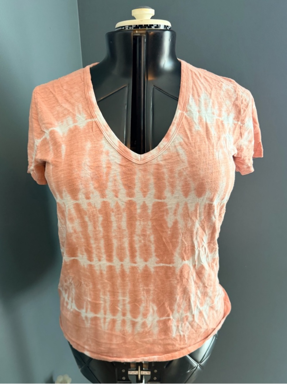 Universal Thread Peach Tie-Dye V-Neck Short Sleeve Tee